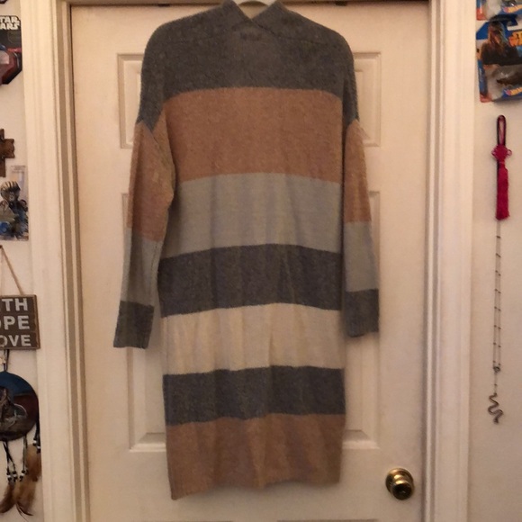 Pretty feminine long coverup sweater - Picture 3 of 5